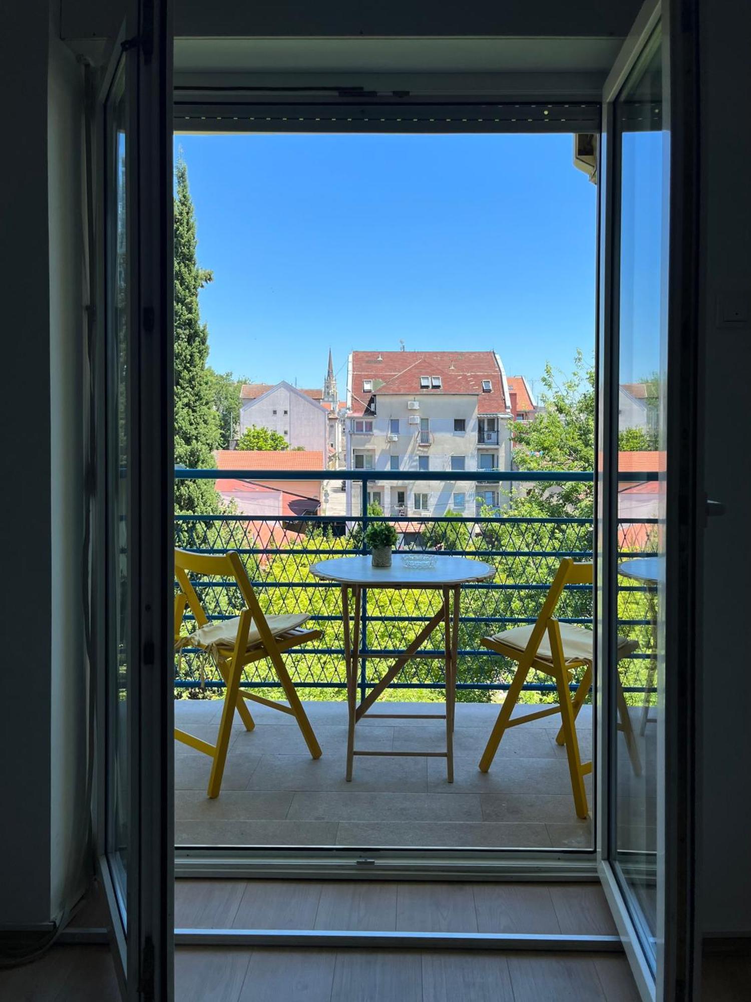Apartment Vera With Free Garage Novi Sad Esterno foto